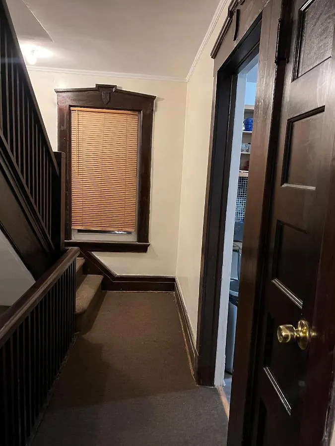 Victorian Palace- Mahogany Room East Orange Homestay