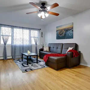 Ideally Located Home, 8 Mi To Nyc Holiday home